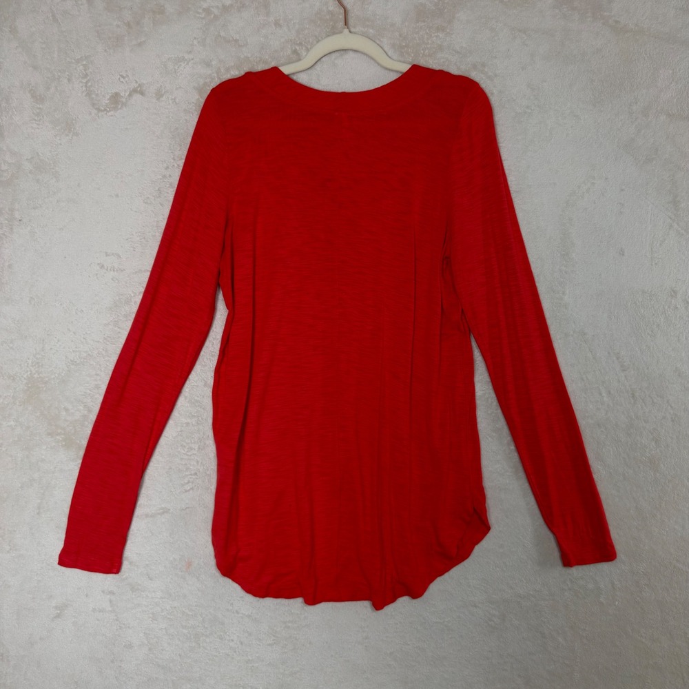 Old Navy Luxe V-Neck Long Sleeve Tee Red Slub Knit Top M Tall Minimalist NWT - Picture 2 of 7